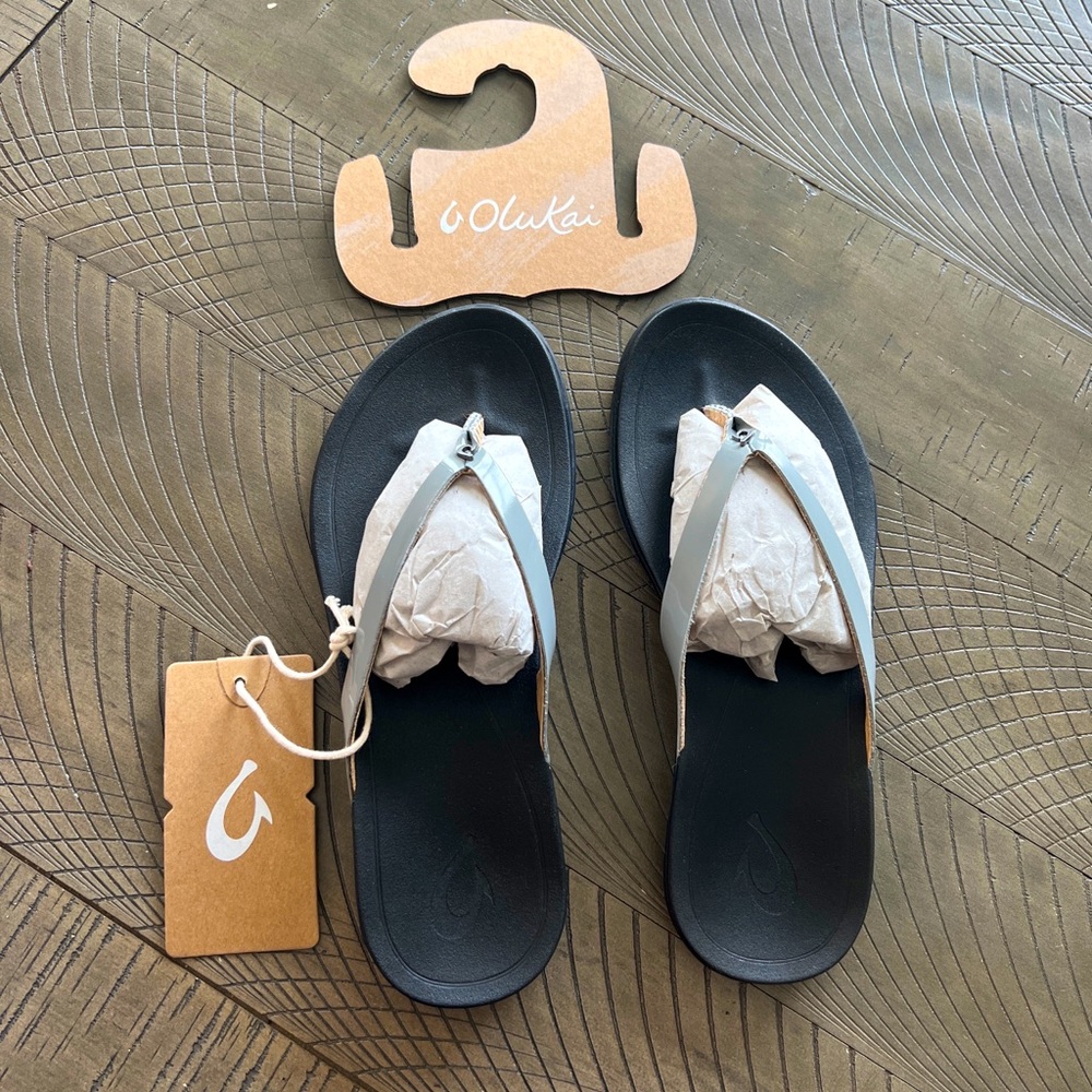 OluKai Women's Ho'opio Beach Sandals - Gray & Black New Size 6